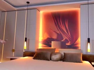 rubyluxee english cam girl show his beauty legs online