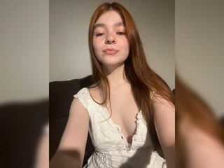 danawhitea teen european cam chick in a wonderful and sensual live sex action