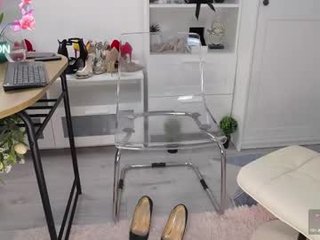 tunderflwer cum splattered webcam milf does a good job in the chatroom