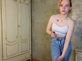 mae_elin redhead cam babe enjoys great live sex for more experience