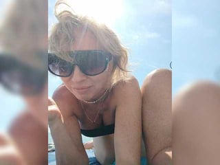 masterandmargarita blonde cam babe in the chatroom offers her holes for banging