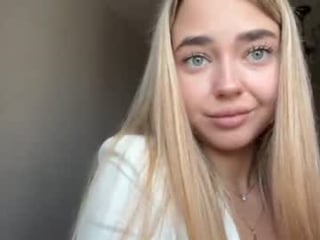 laquandalevie teen cam babe wants to be fucked online as hard as possible