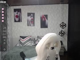 mia_thonson_ ebony cam girl with big tits