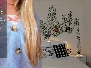 ellymartinez sex cam with a horny cute cam girl that's also incredibly naughty