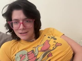 naomi_reahs big tits webcam milf pleasing her pussy in the bed