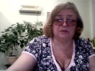 flowerlover8 BBW cam girl loves jerk off her hairy pussy on camera