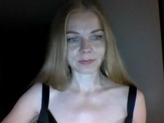 tina45516 depraved blonde cam girl presents her pussy drilled