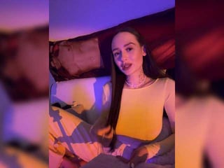 originalhooli brunette italian cam girl loves rubber dick in tight babe pussy