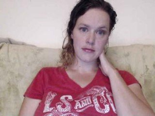 chantarra big tits webcam milf pleasing her pussy in the bed