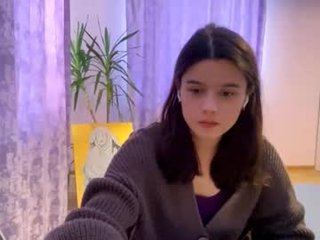 shontagrabowski sex cam with a horny cute cam girl that's also incredibly naughty