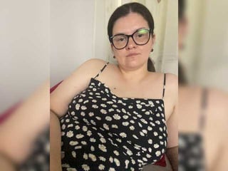 chubbybae BBW cam girl loves jerk off her hairy pussy on camera