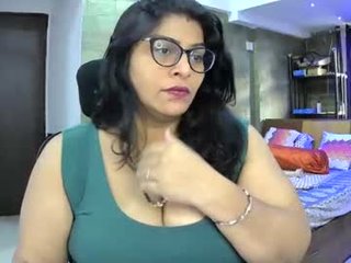 tarivishu23 cam babe with big tits in private live sex show