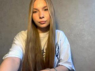 adriannemuldowney teen cam babe wants to be fucked online as hard as possible