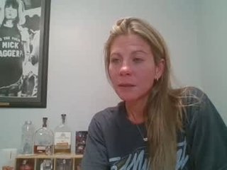 smokingpoptart420 cam girl loves slim cigarette online