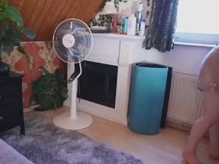 tessawinter cam girl fingering her hairy pussy on camera