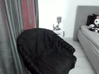 melissanextdoor teen cam babe wants to be fucked online as hard as possible