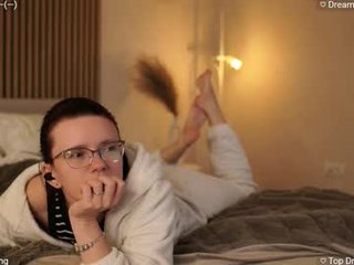 alucidreaming english cam girl show his beauty legs online