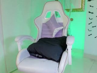 madison_jacksonn sex cam with a horny cute cam girl that's also incredibly naughty