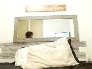 natalia_curlyx ebony cam girl loves her hairy pussy in the chatroom