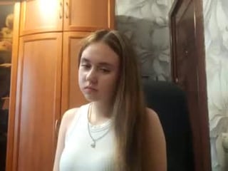 williekuske sex cam with a horny cute cam girl that's also incredibly naughty