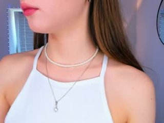 sttyllezz cam babe with small tits offer their holes for hot live sex