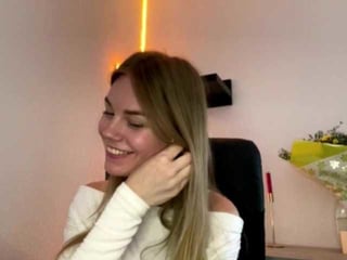 sunstrike blonde teen cam babe plays with her tight asshole