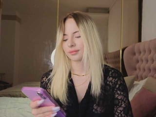 bella-crazyy blonde teen cam babe plays with her tight asshole