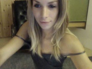ocicat cam babe with small tits offer their holes for hot live sex