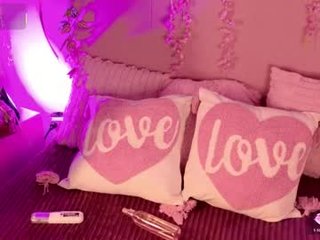 lauuu777 latina cam babe brings live sex to him online