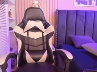 ashlye_miller_ cam girl with big tits enjoys getting her wet pussy fucked