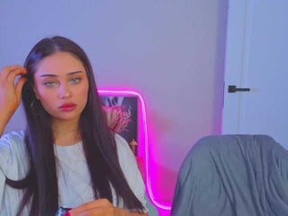 lizattt teen couple with sensual moans filling the chatroom