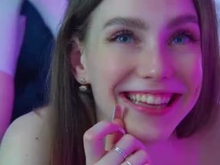 veronicavance sex cam with a horny cute cam girl that's also incredibly naughty