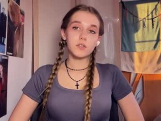 shaecatalina cam babe with big tits in private live sex show