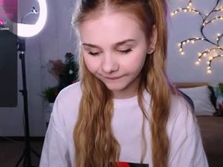 britney_lynch cam babe loves to feel cum on her small tits