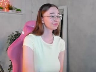 lucyy_green cam babe with big tits in private live sex show