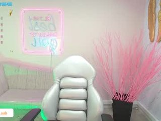 violeta_sub cam babe with small tits offer their holes for hot live sex