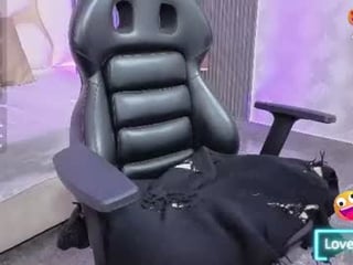 joselyn_tay cam babe loves to feel cum on her small tits