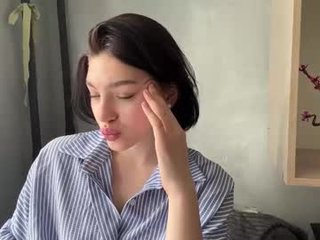 hollisguerrette sex cam with a horny cute cam girl that's also incredibly naughty