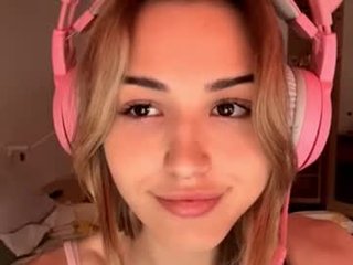 ozellagranville sex cam with a horny cute cam girl that's also incredibly naughty