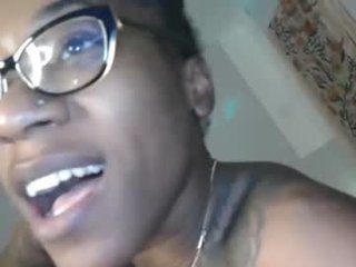 vixencapri ebony cam girl with big tits