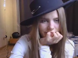 graciegerbig cam babe with big tits in private live sex show