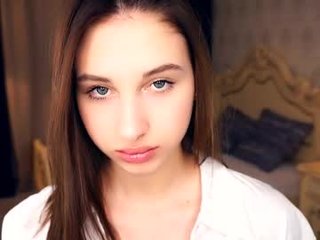 edlabeech sex cam with a horny cute cam girl that's also incredibly naughty