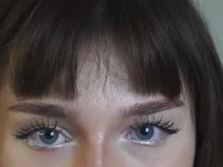 truegrace cam babe with small tits offer their holes for hot live sex