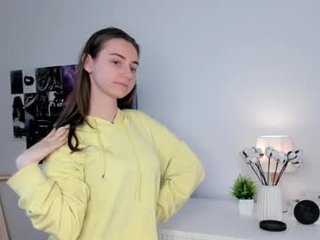 approche_toi_petite sex cam with a horny cute cam girl that's also incredibly naughty