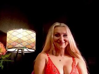 leticiareys cam babe with big tits in private live sex show