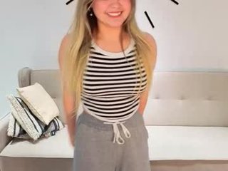 molliedeases teen cam babe wants to be fucked online as hard as possible