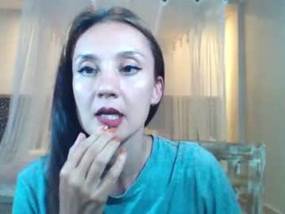 goddess_marylin cam milf confesses that she adores  rubbing her small tits online