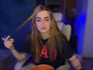 death_prophet big tits webcam milf pleasing her pussy in the bed
