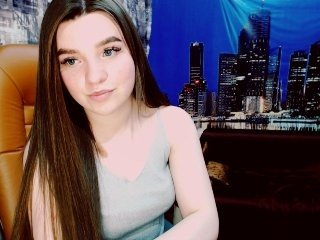 kamiilla brunette white cam babe wants her pussy stretched