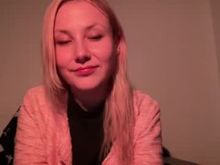 hellyriddle sex cam with a horny cute cam girl that's also incredibly naughty